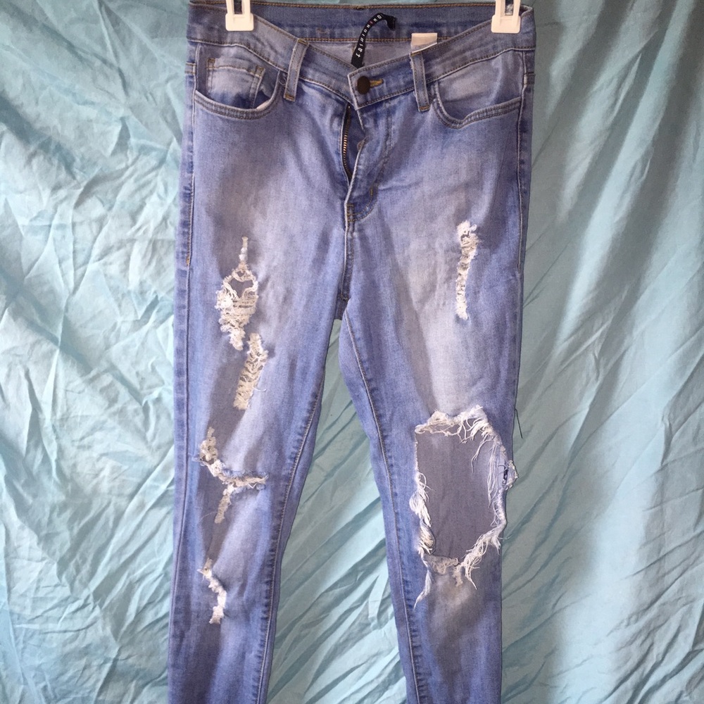 Height waited ripped jeans